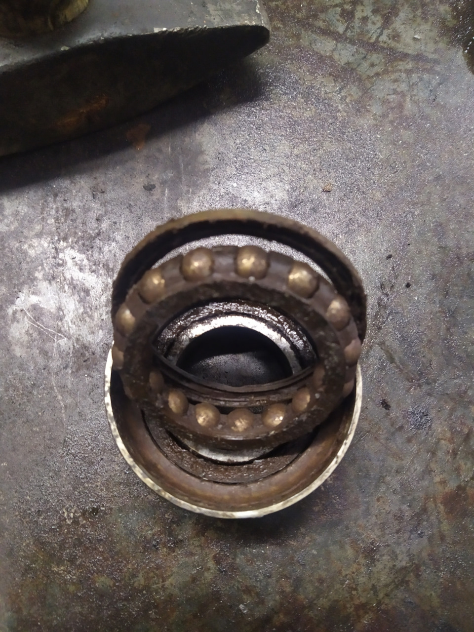 Смерть дуже молодого підшипника SKF. 4