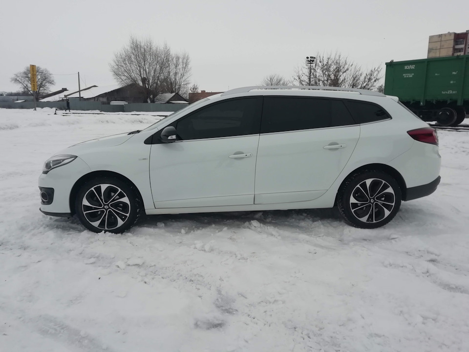ПРОДАМ megane r-link BOSE камера 2