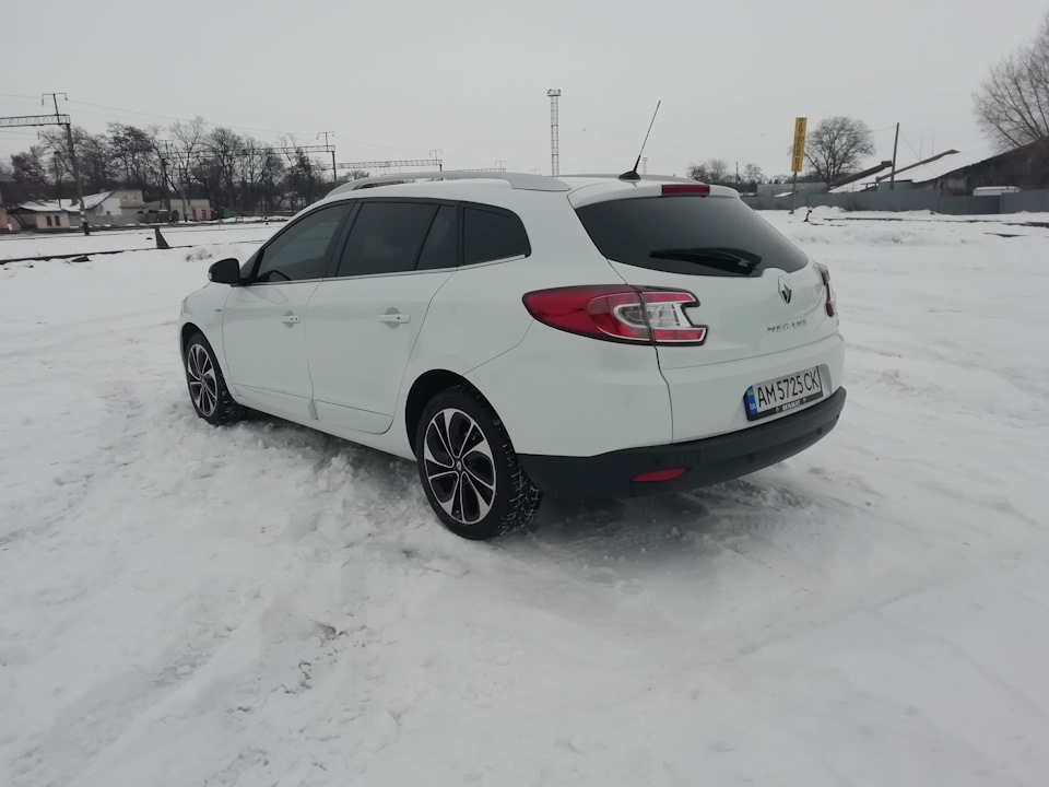 ПРОДАМ megane r-link BOSE камера 3