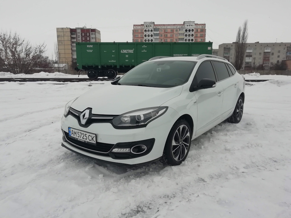 ПРОДАМ megane r-link BOSE камера 1