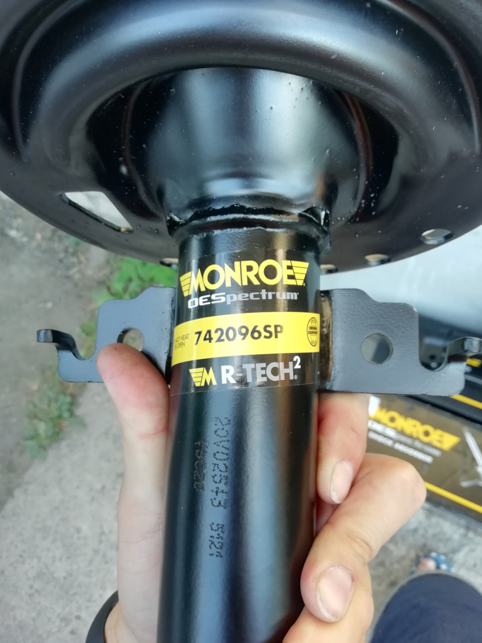Help передні амортизатори сцинік 3 на меган 3 Монро monro 4