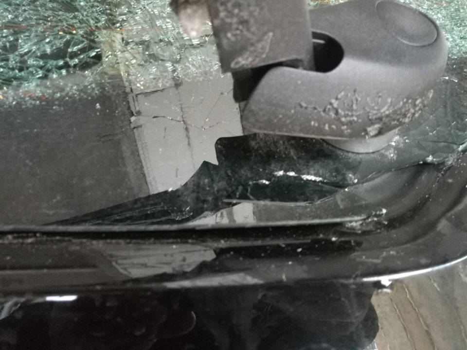 Розсипалося заднє скло або Доброго ранку в ціну 200$((( 3