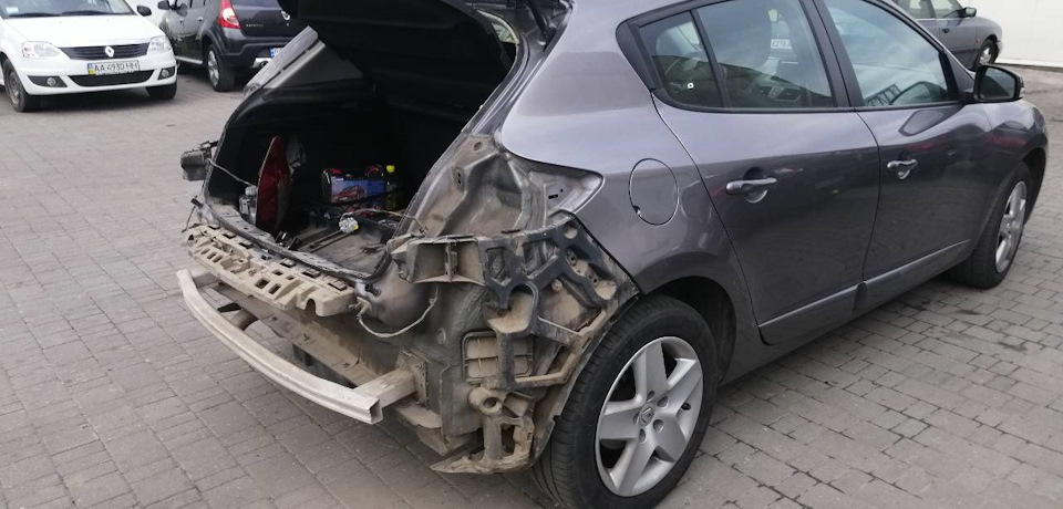 удар ззаду - і вже частично відновлено 3