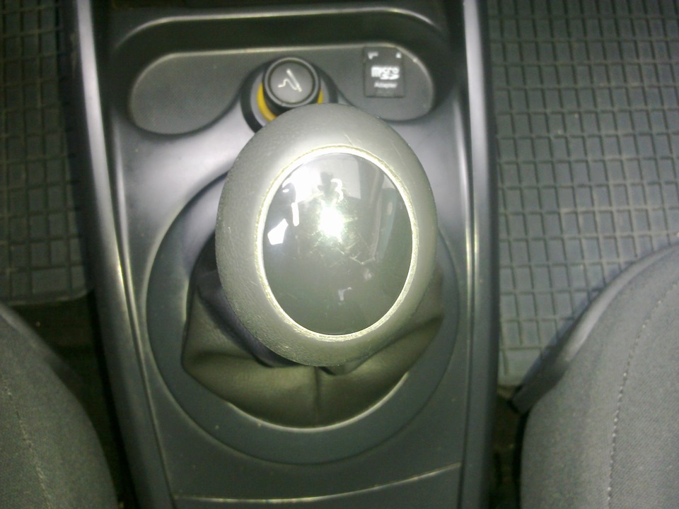 Ручка МКПП від Renault Logan (престиж) 4