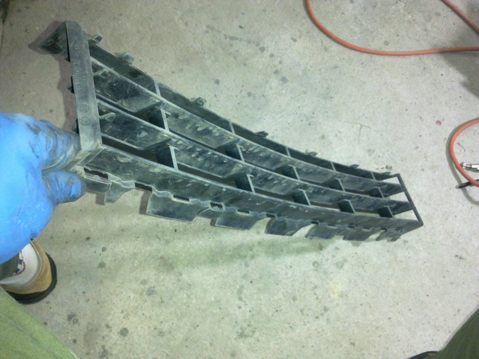 Захисна сітка на решітці радіатора та інтеркулера 3