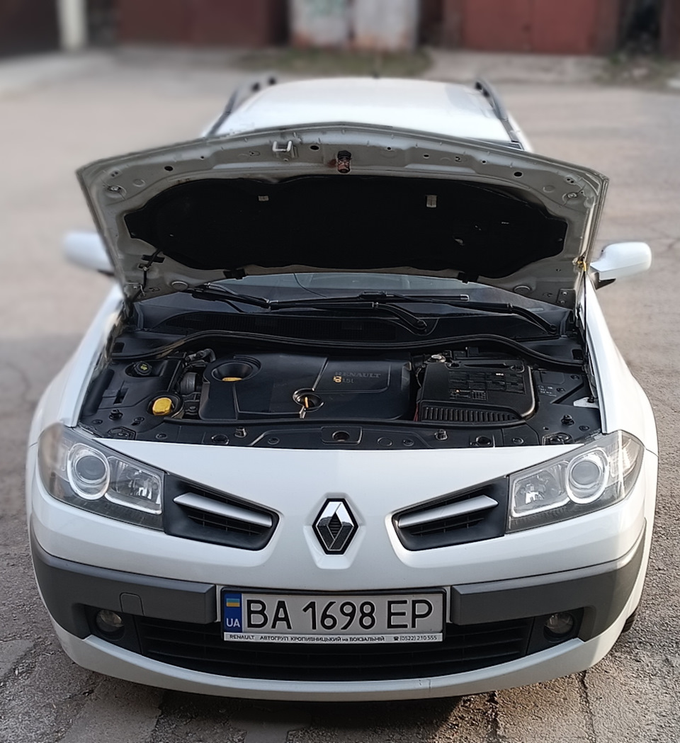 Подкапотний пластик Renault Megane 2 1