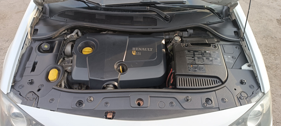 Подкапотний пластик Renault Megane 2 2