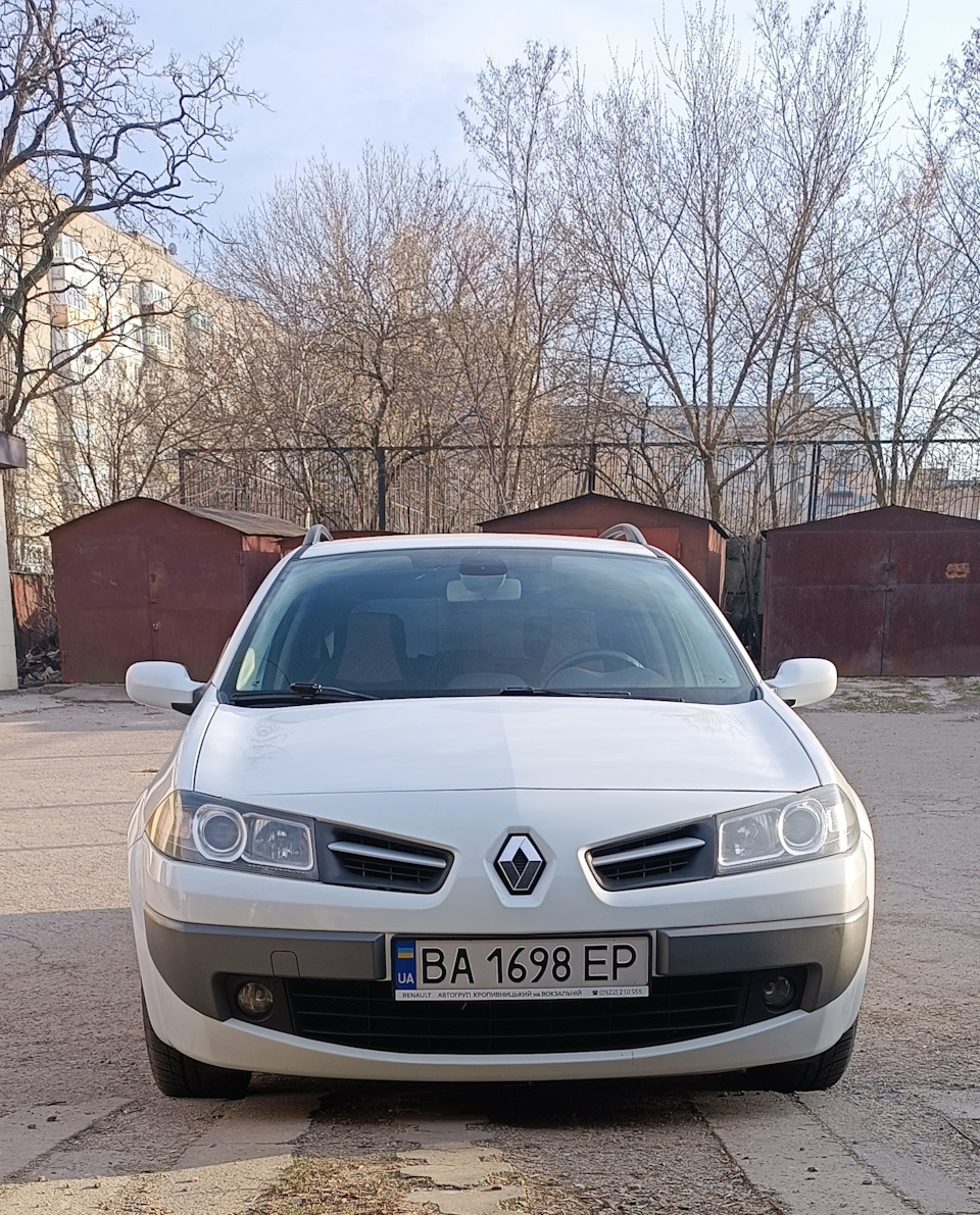 Подкапотний пластик Renault Megane 2 3