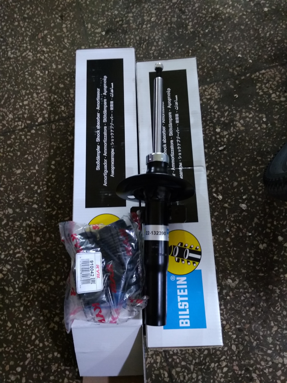 Заміна передніх амортизаторів BILSTEIN 5