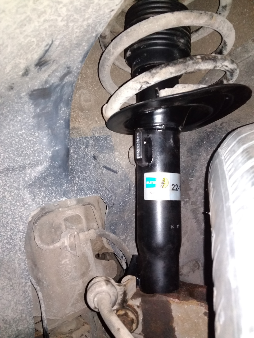 Заміна передніх амортизаторів BILSTEIN 2