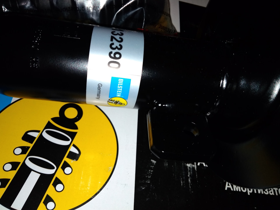 Заміна передніх амортизаторів BILSTEIN 4