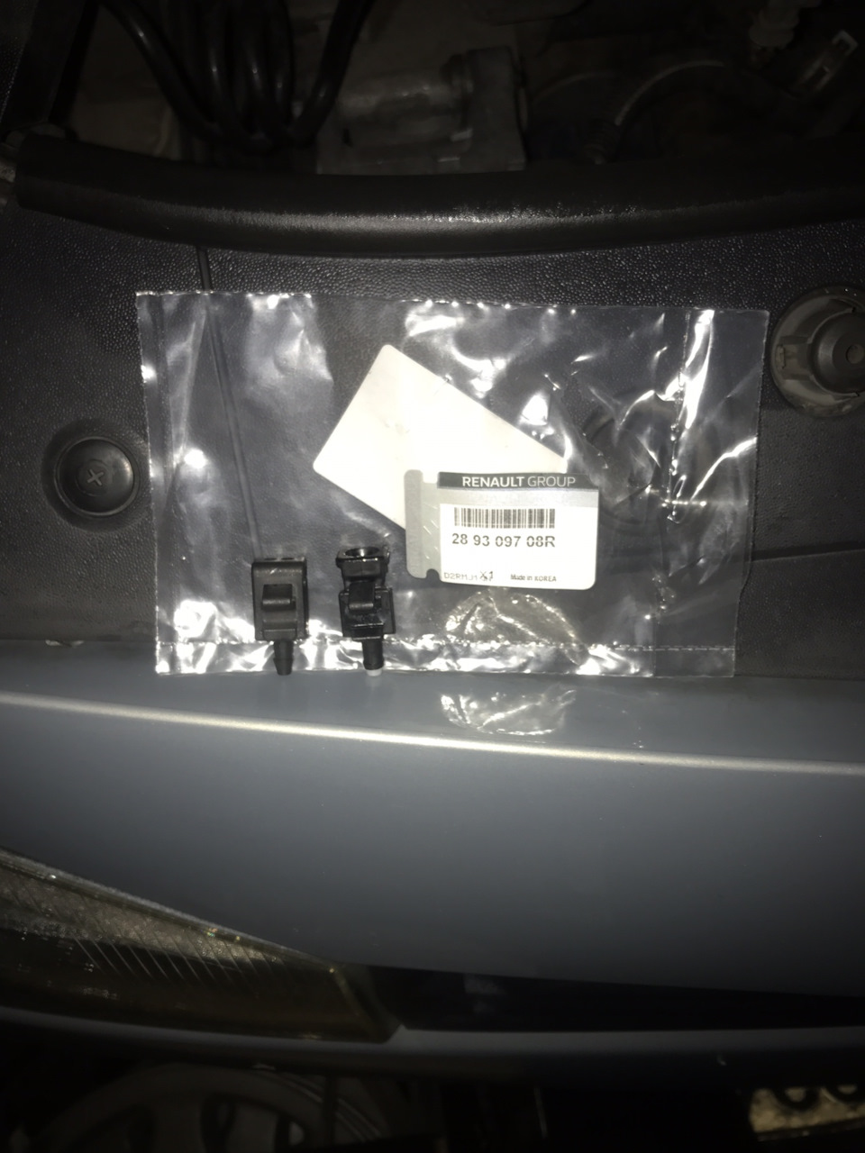Вієрні форсунки 289309708R + Двірники BOSCH AEROTWIN 3397118908 2