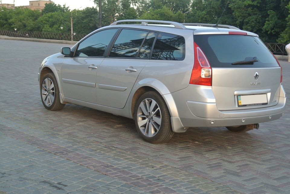 установка бризковиків Megane II 3