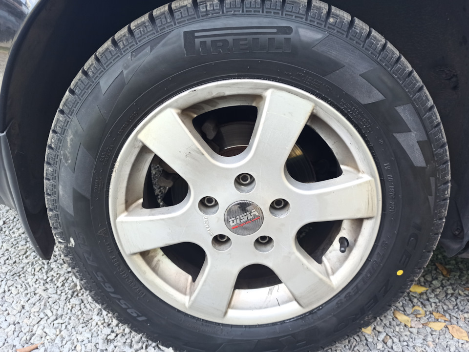 Перевзувся в нову зимову гуму Pirelli ICE ZERO FR 195/65 R15 2