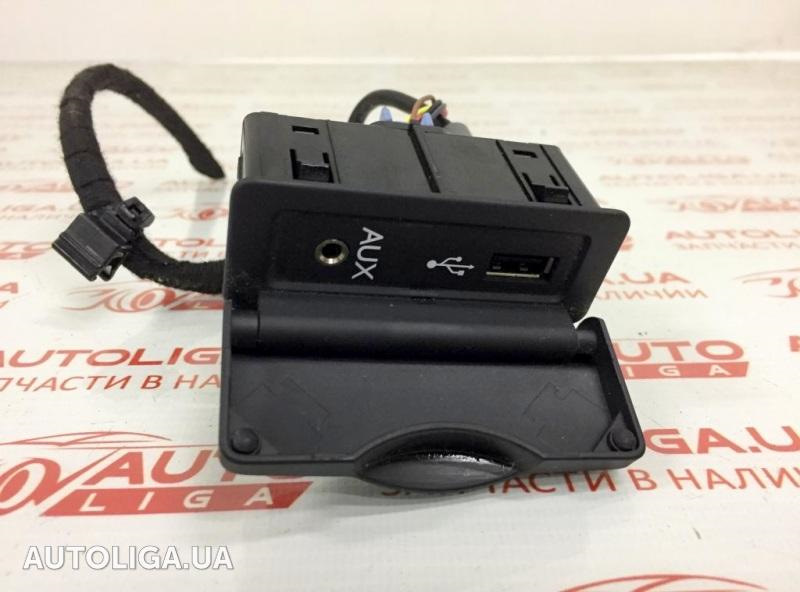 Панель AUX/USB 1