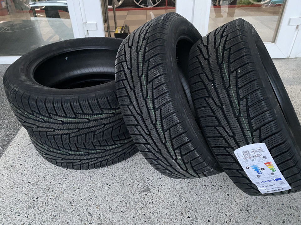 Гума зима 215/55 R17 Nokian Nordman RS2 1