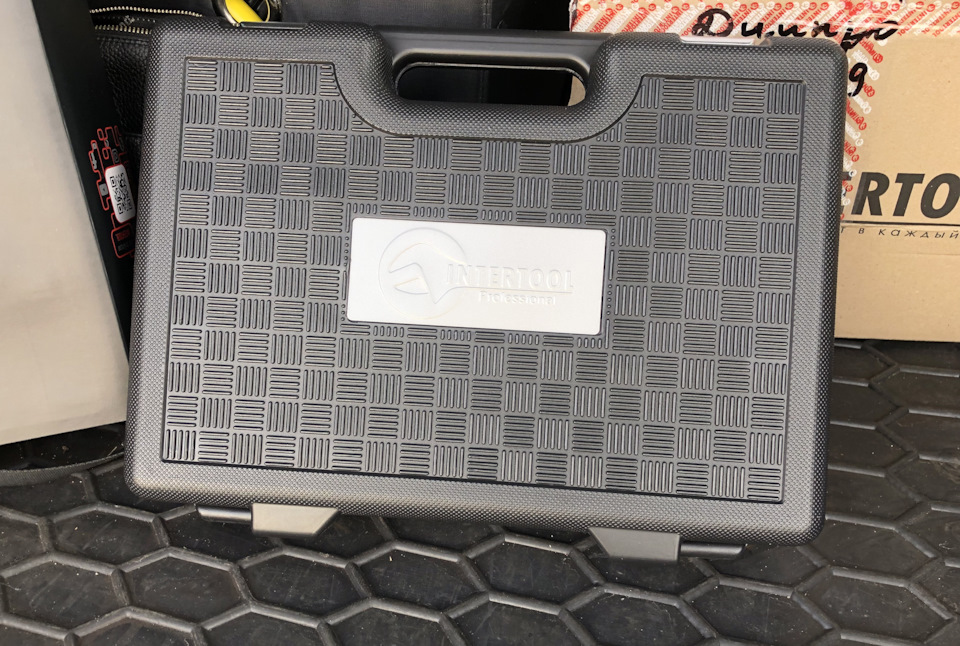 Набір інструментів Intertool ET-6108 2