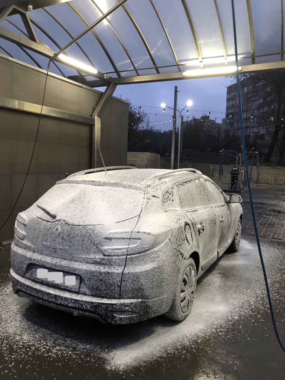 Потіє ліхтар на кришці 1