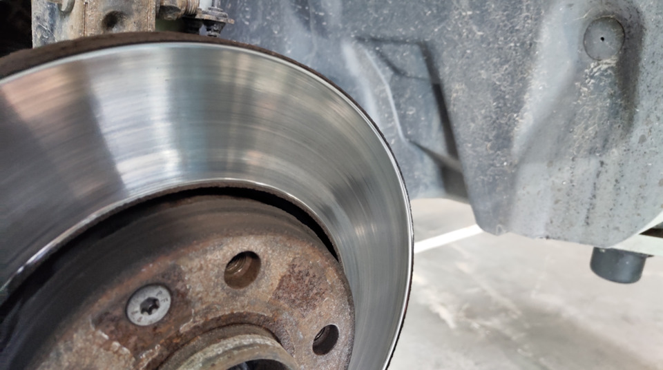 Тормоза передні TRW 3