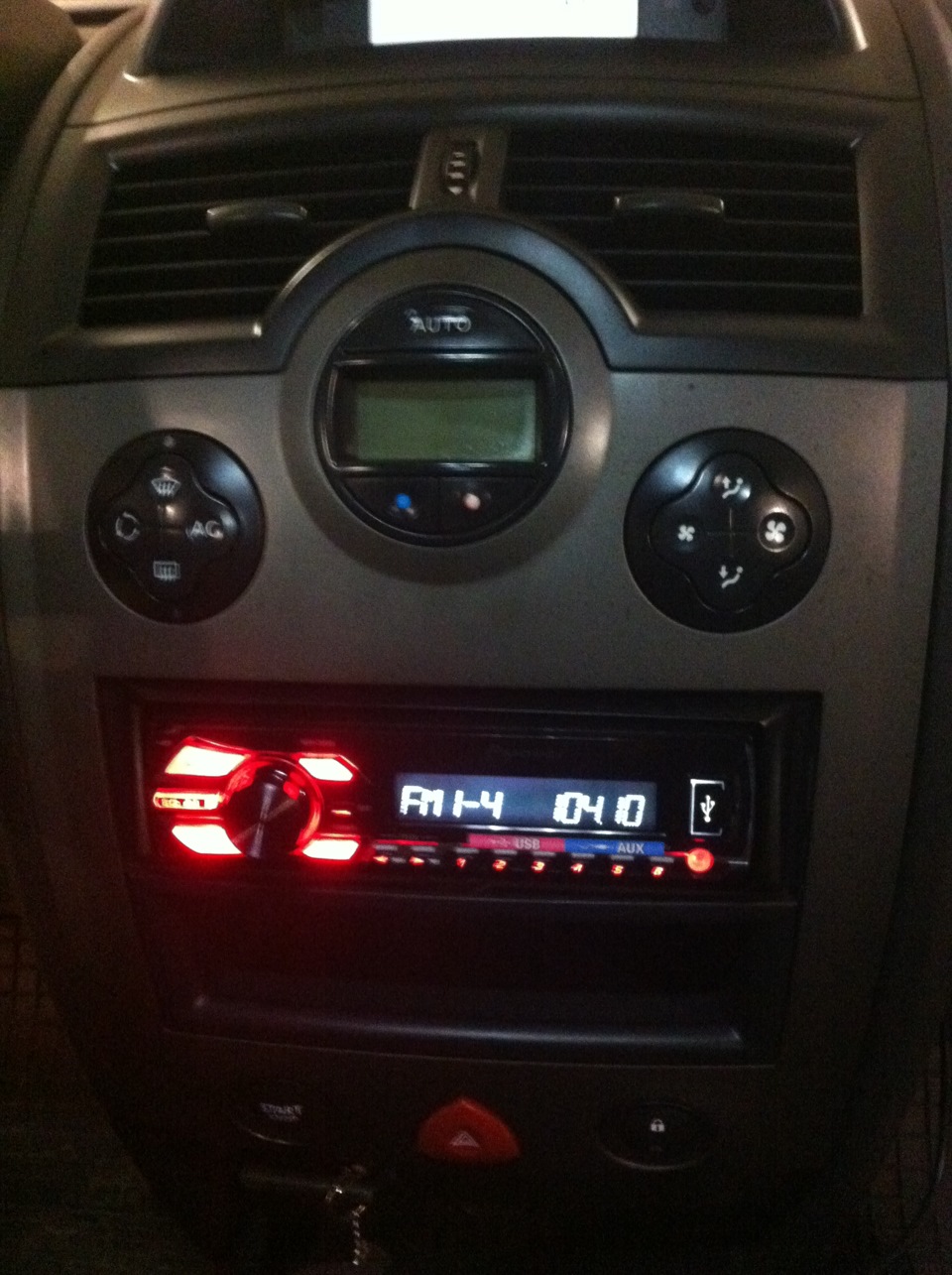 Магнітол Pioneer MVH-150UB. 2