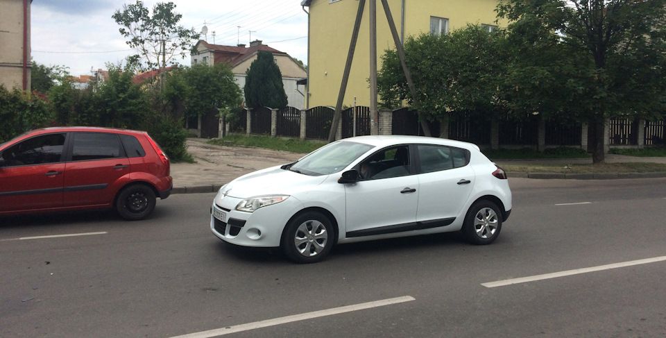 Невелика ДТП. Ліве дзеркало в мотлох. 1