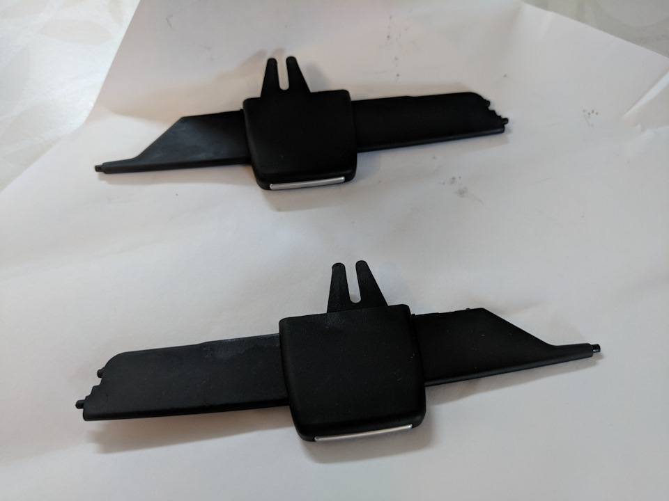 Дібрався до ручок дефлекторів; зачепив поріг... 1