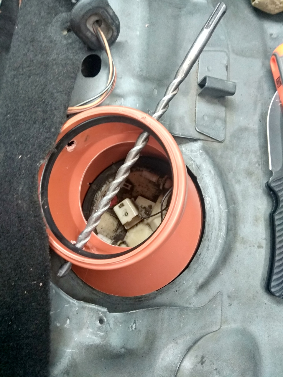 Як рукожопи полагодили відгорілу фішку бензонасоса 2