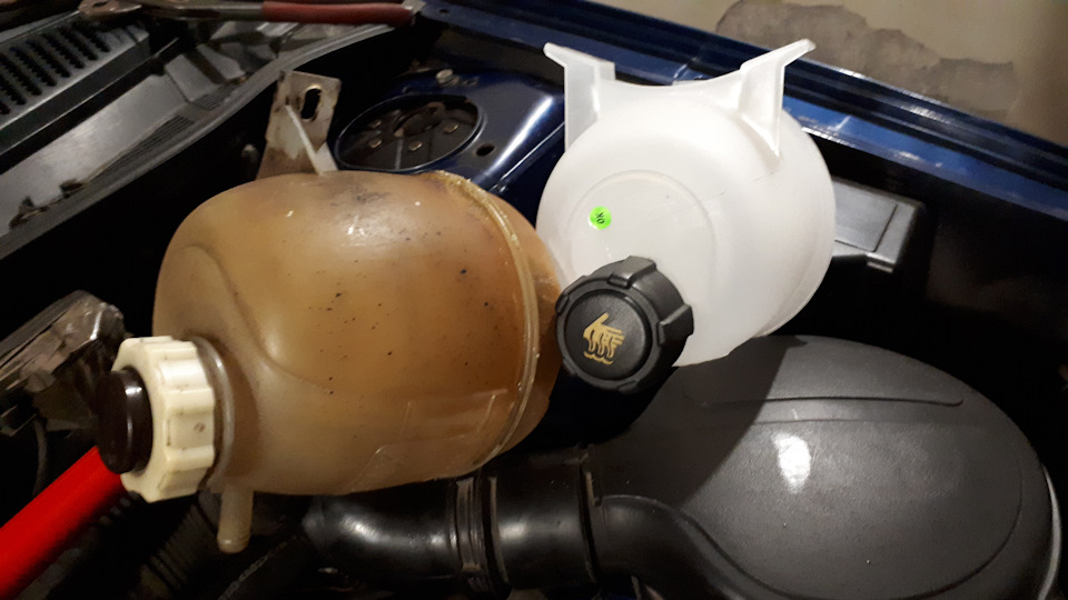 Бачок розширювальний 7701468746 Renault Megane I 2