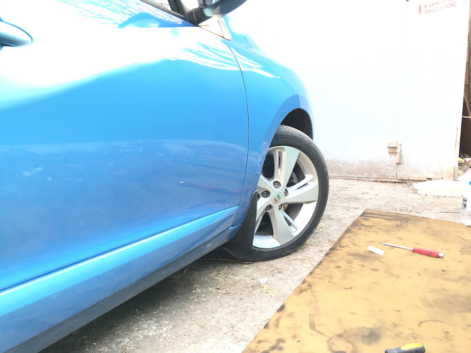 Передні бризковики від Fluence 2