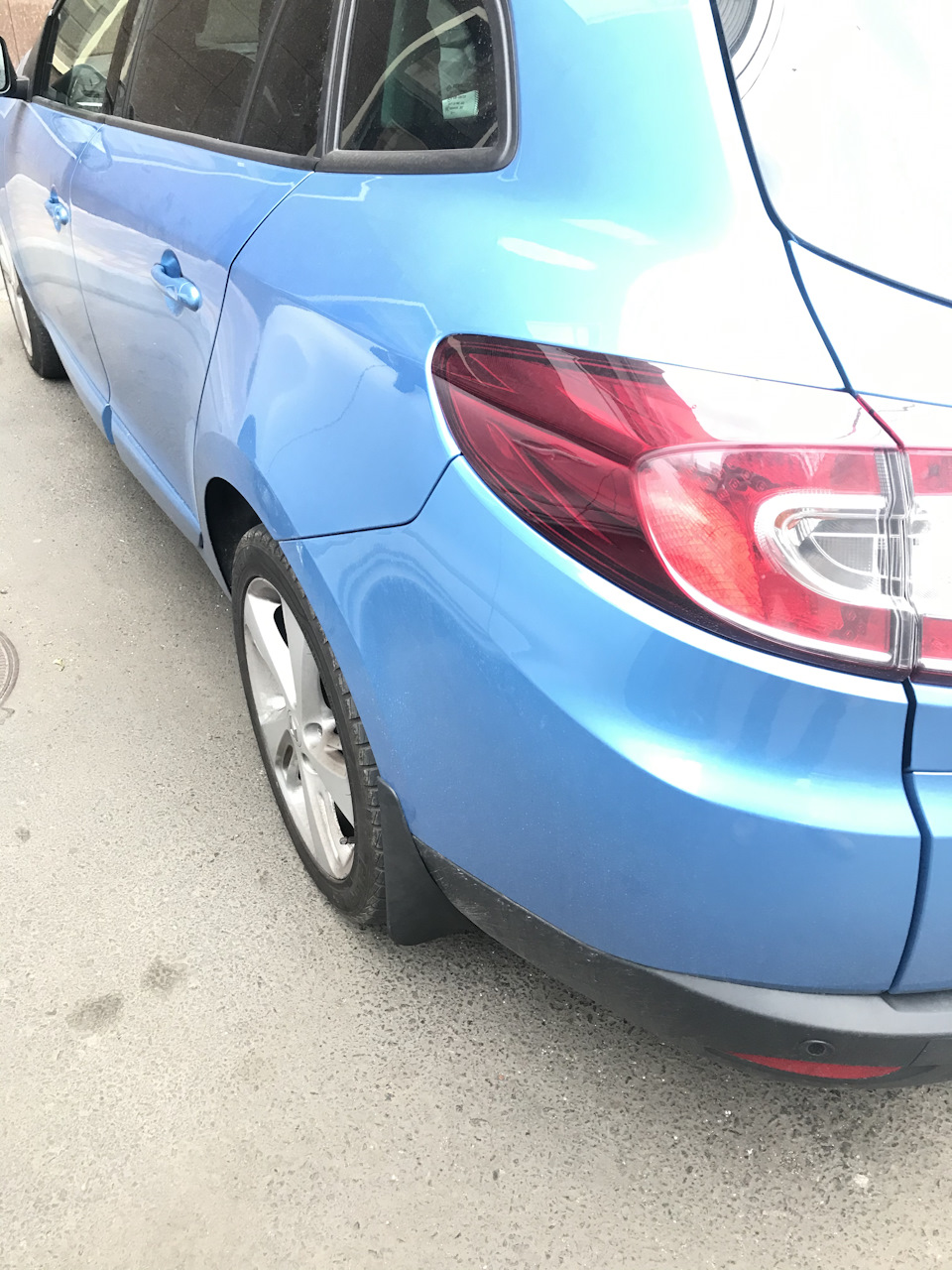 Задні бризковики від Fluence 1