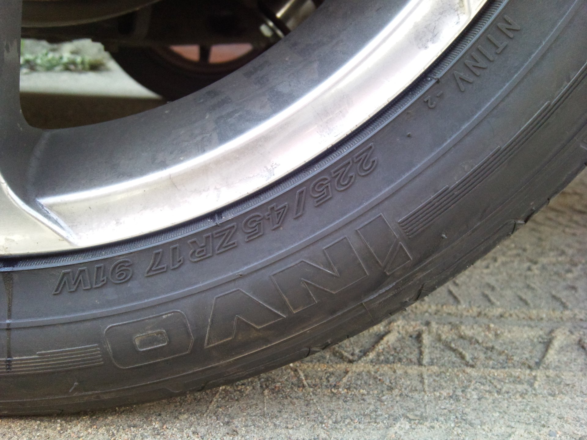 Гума Nitto Invo 2