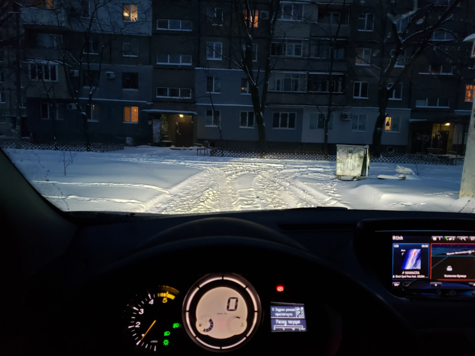 Меган побачила перший сніг у Дніпрі. 3