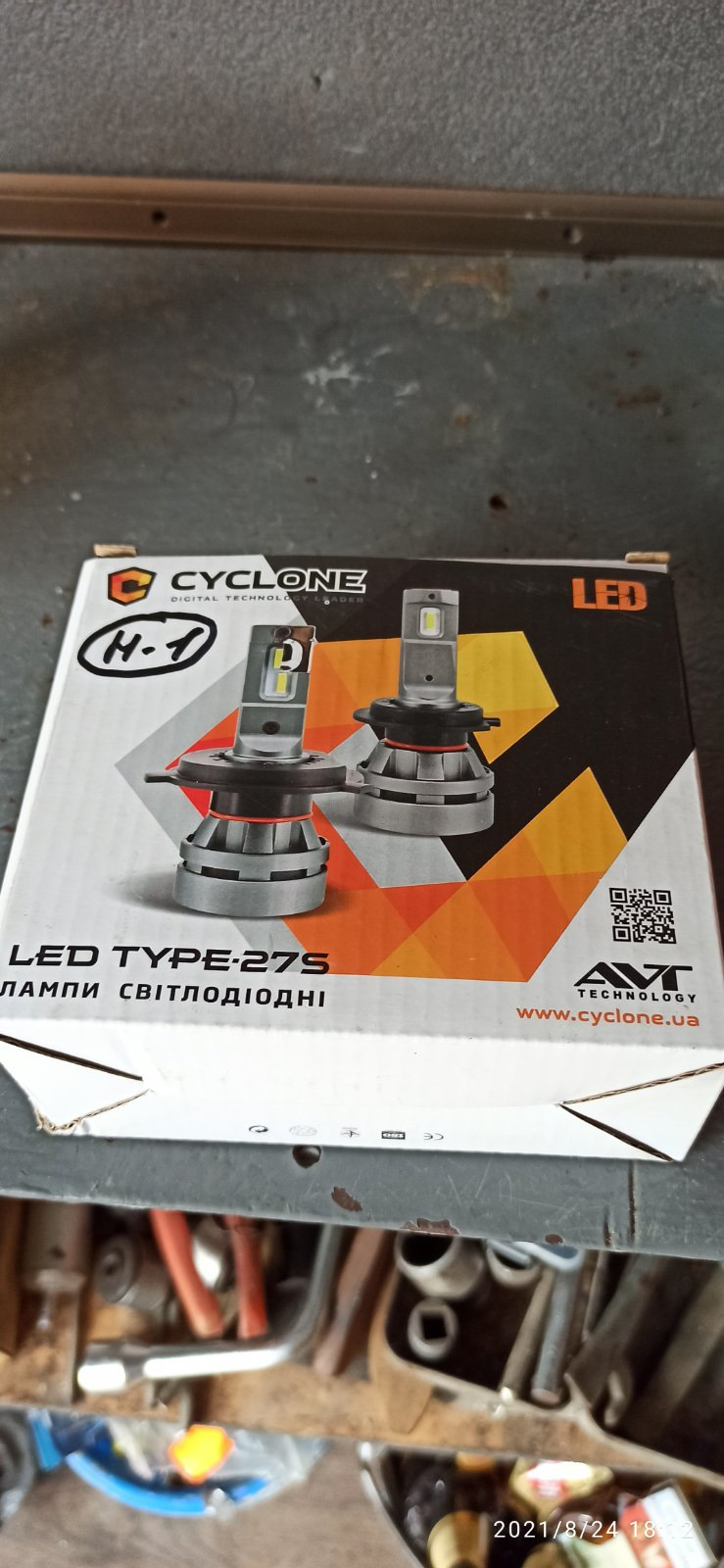 LED в дальній, хвіст на багажник, і новий акумулятор 1