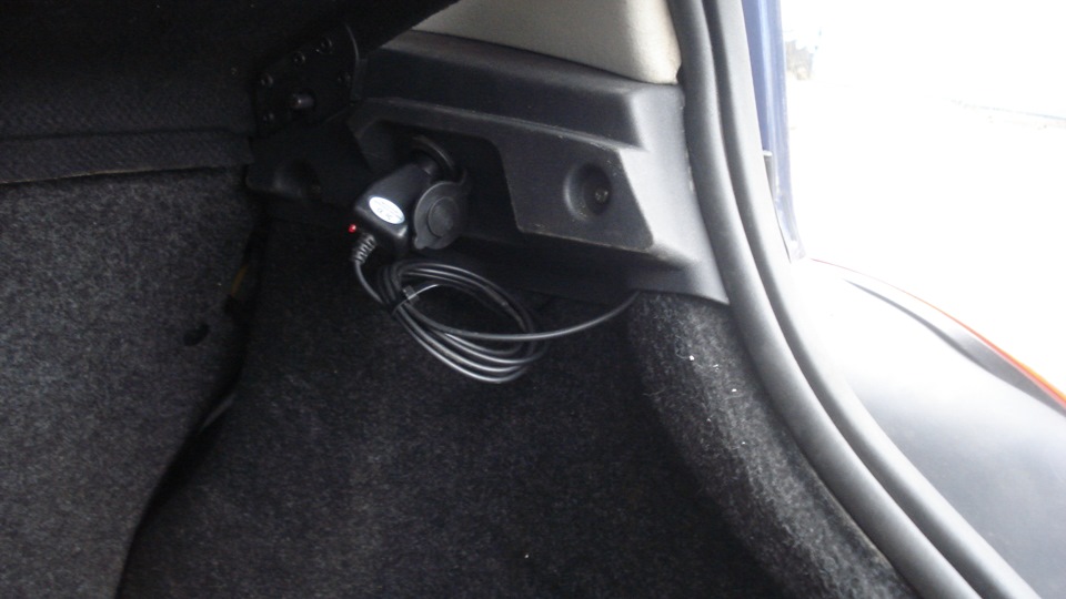 Розетка 12 V в багажнике 2