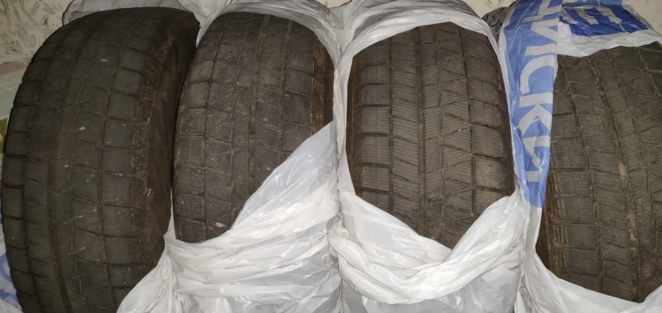 Шини Bridgestone Blizzak REVO GZ 205/60 R16 92S 2