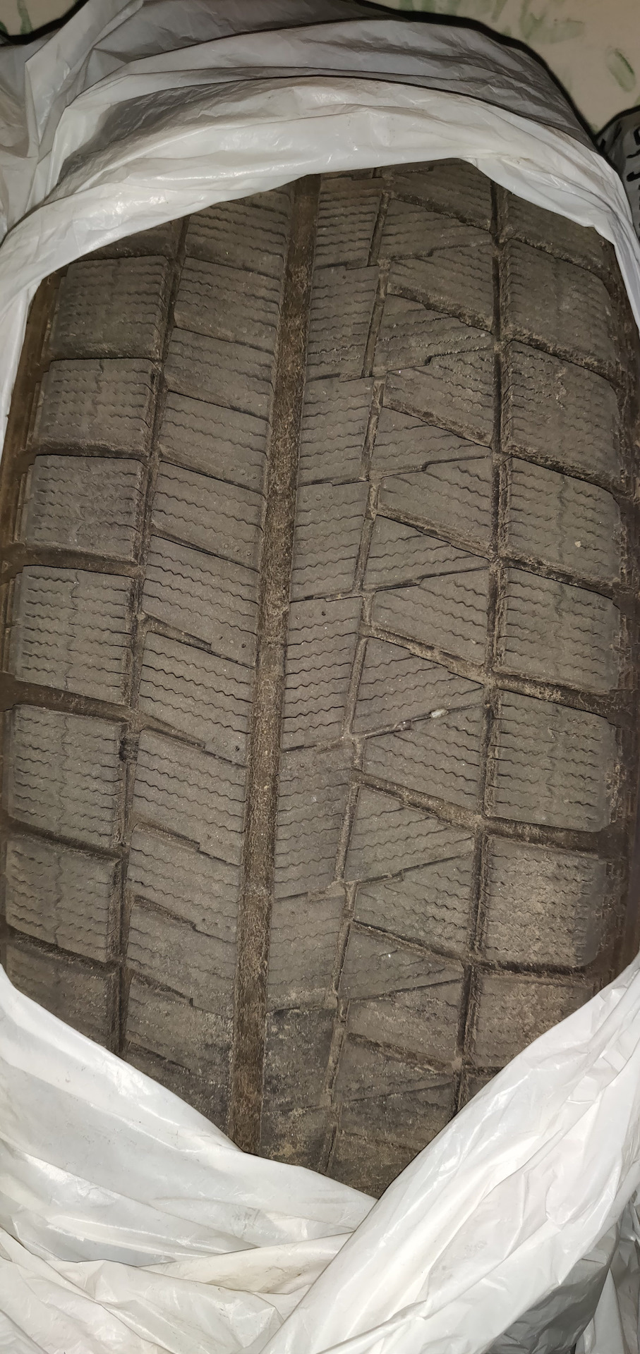 Шини Bridgestone Blizzak REVO GZ 205/60 R16 92S 4