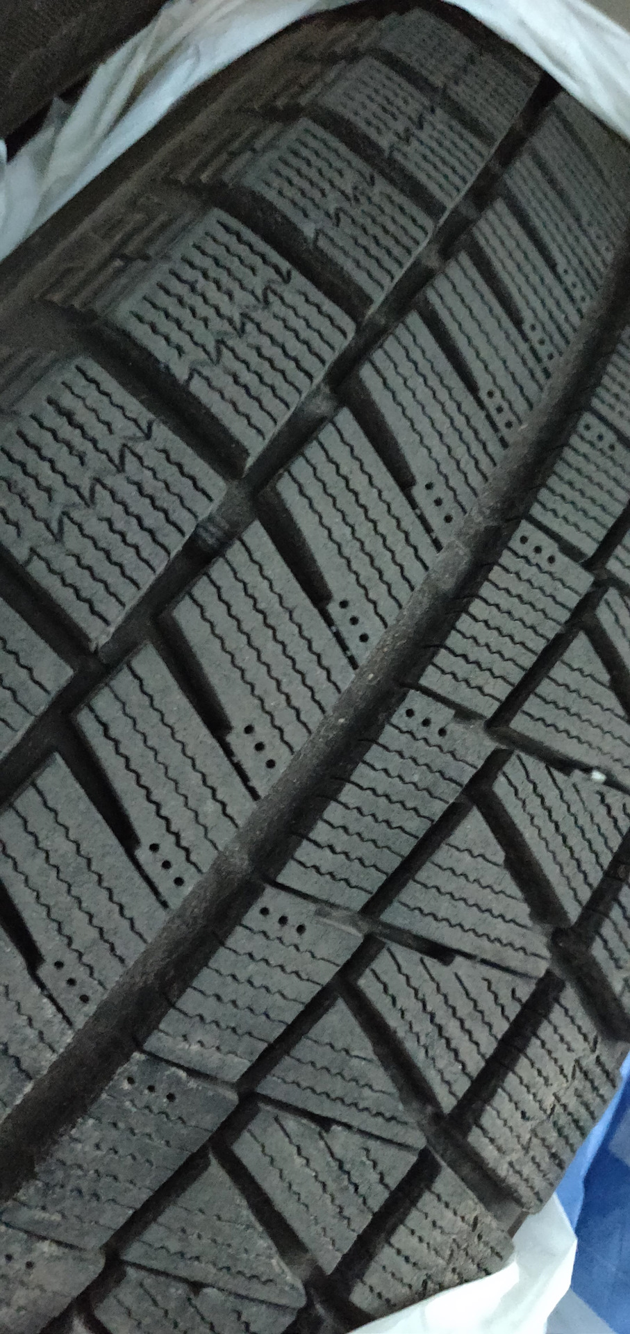 Шини Bridgestone Blizzak REVO GZ 205/60 R16 92S 1