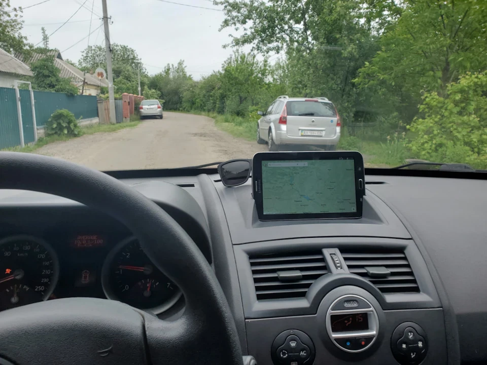 Планшет замість годинника) і по дрібниці))