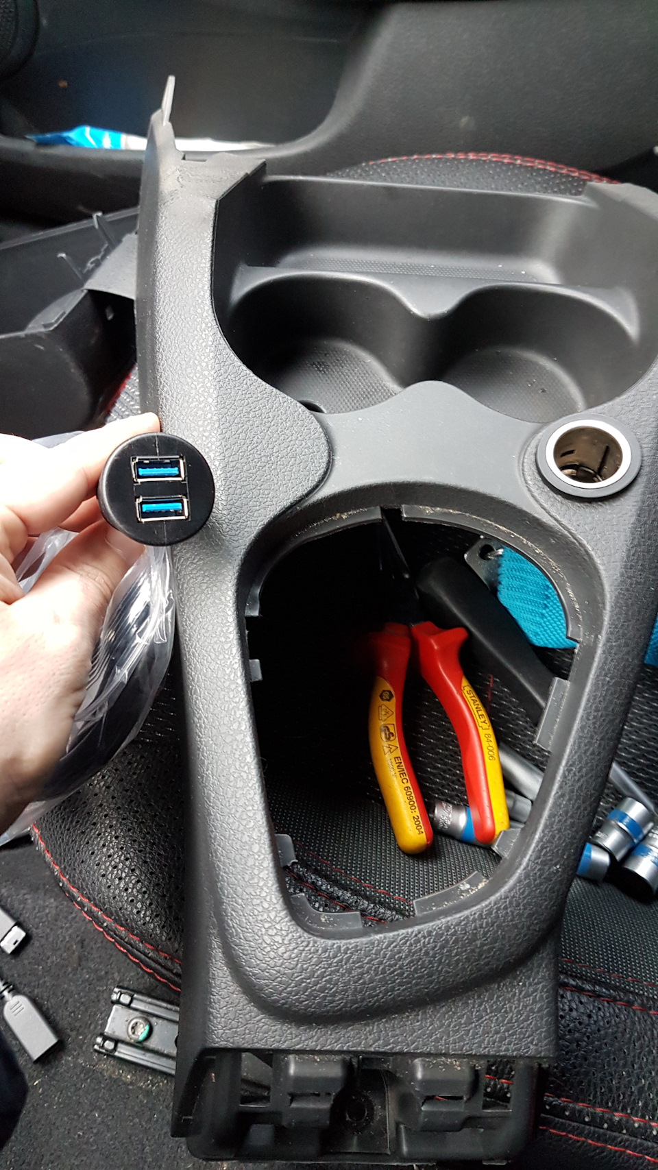 Монтаж USB роз'єму 3