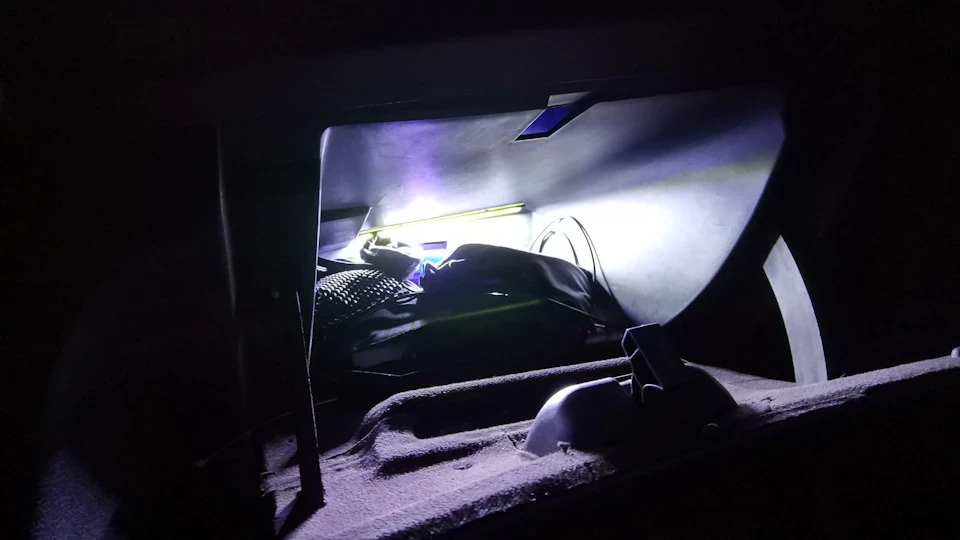 Підсвічування бардачку і led Дхо.