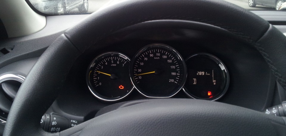 Check engine + півбака бензину. 2