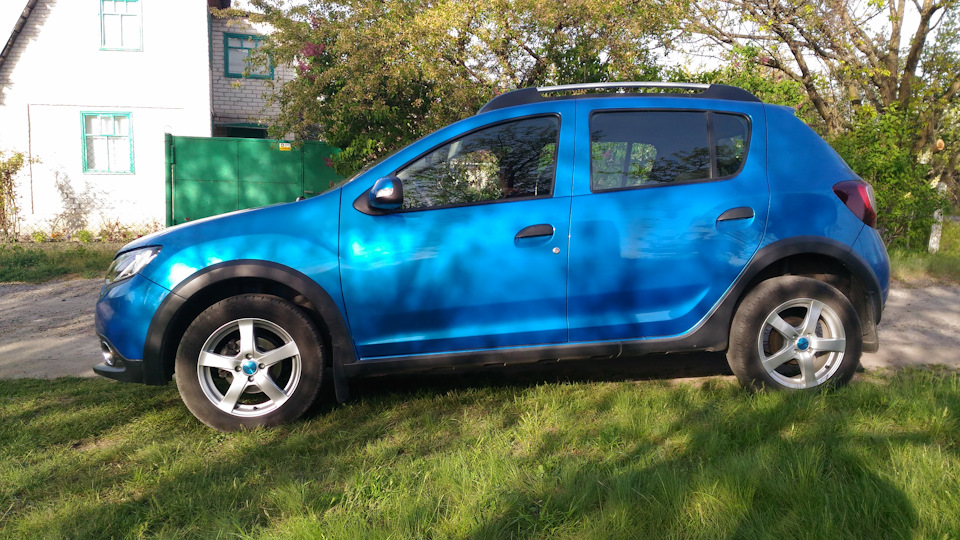 Нові литі диски Dezent на Stepway 2