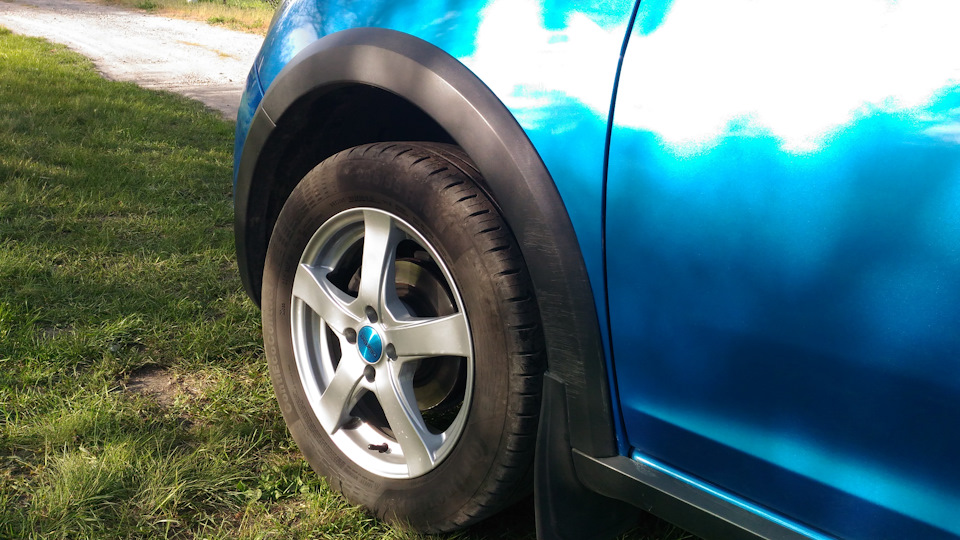 Нові литі диски Dezent на Stepway 4