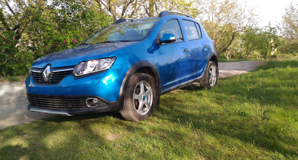 Нові литі диски Dezent на Stepway 5