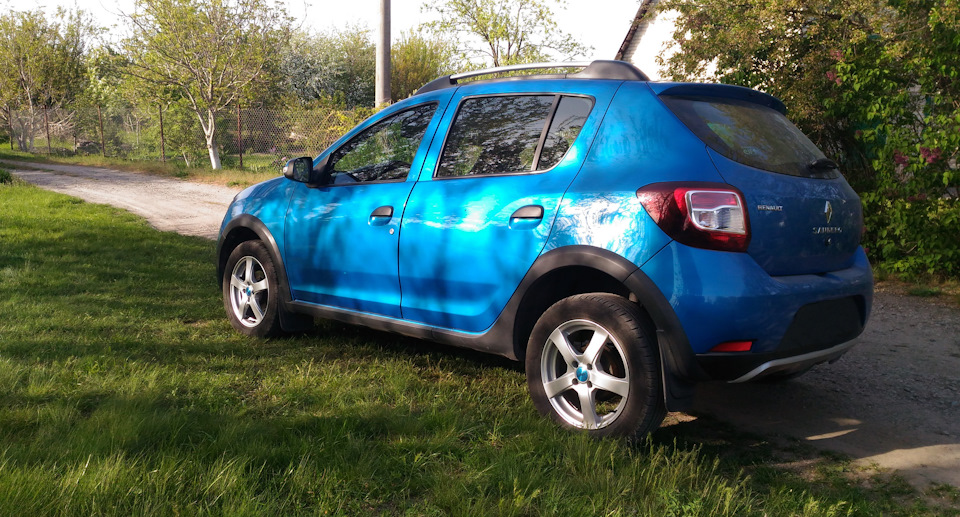 Нові литі диски Dezent на Stepway 3