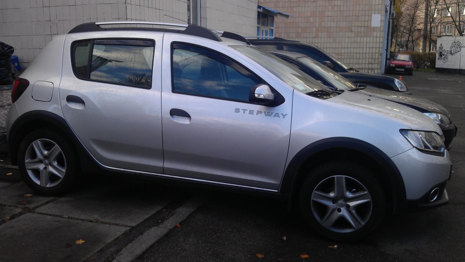 Дефлектори (ветрові стекла) Renault Sandero Stepway 2013 2