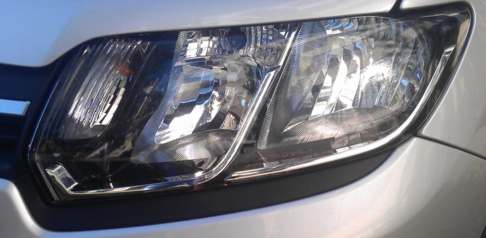 Порівняння європейської та української версій Sandero Stepway 2013 3