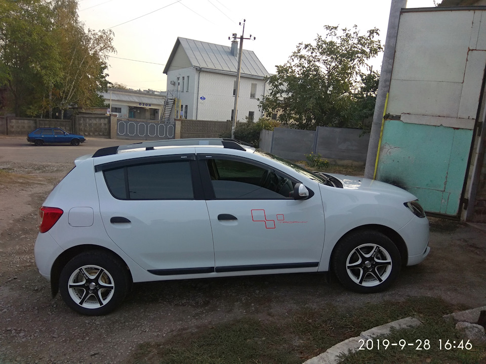 оригінальні молдинги sandero II 4