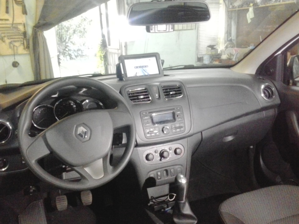 установка medianav у sandero 2013 1