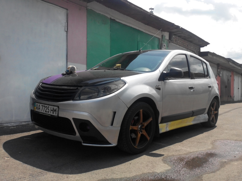 Трішки нижче, ніж є 1